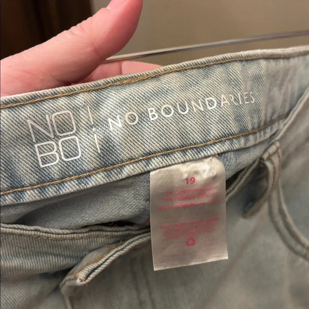 No Boundaries high Rise Jean shorts! 19